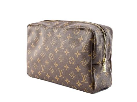 louis vuitton washbag.